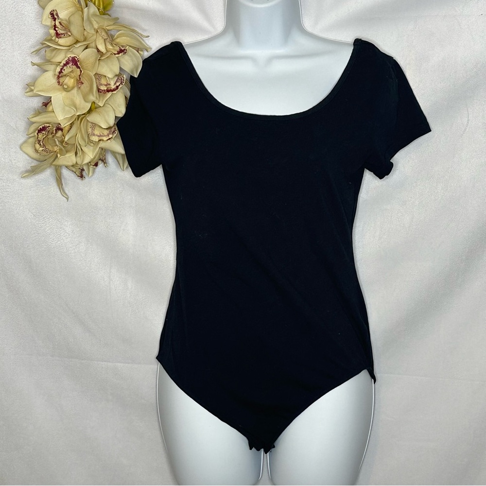 🐼 3/$25 black short sleeve bodysuit